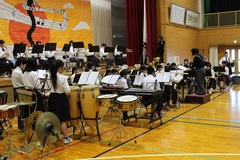 龍光際での吹奏楽部の演奏の様子