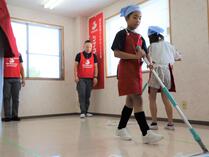 ビルメンテナンス体験の様子1