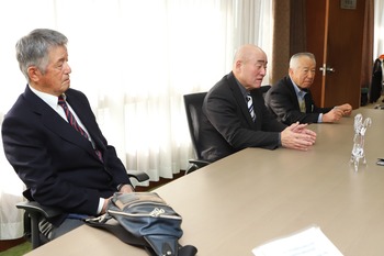 高砂町会と市長の歓談の様子