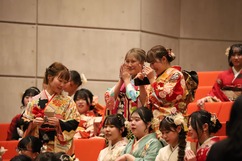 ビンゴ大会中の一コマ