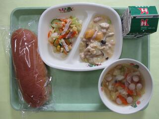 黒パン・ 牛乳・ かぼちゃニョッキの豆乳クリーム・ イタリアンサラダ ・ズッパ