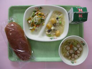 黒パン・牛乳・ かぼちゃニョッキの豆乳クリーム・ イタリアンサラダ ・ズッパ