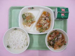 ご飯・ 牛乳・ タッカルビ風野菜炒め・ 春雨サラダ ・キムチスープ