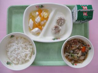 ご飯・ 牛乳 ・しゅうまい・ 八宝菜・ 豆乳杏仁ゼリー