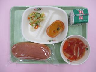 はちみつパン ・牛乳 ・米粉かぼちゃグラタン・ イタリアンサラダ・ ミネストローネ