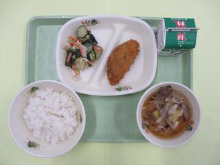ご飯・ 牛乳・ あじののり塩フライ・ しゃぶしゃぶサラダ・ さつまいものみそ汁