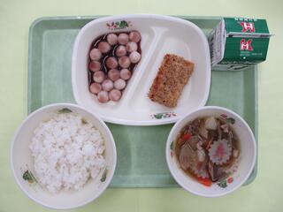 ご飯 ・牛乳・ 松風焼き・ のっぺい汁・ 白玉ぜんざい