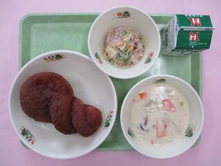 ココア揚げパン・ 牛乳 ・れんこんサラダ・ コーンシチュー