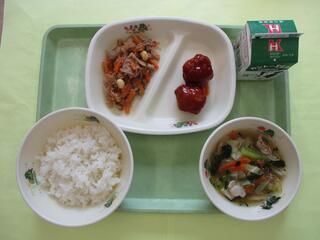 ご飯・ 牛乳・ 肉団子・ いろどりれんこんきんぴら・ ワンタンスープ