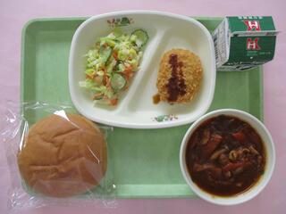 豆乳コロッケバーガー (バンズパン・豆乳コロッケ)・ 牛乳・ コールスローサラダ ・米粉ポークシチュー