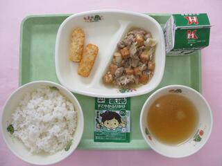 ご飯・ 牛乳・ 豚肉と厚揚げのコンソメ炒め・ ハッシュドポテト・ 白菜スープ・のりふりかけ