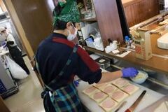 パンを作っている様子