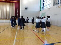 パートごとに練習をする様子